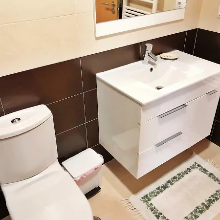 Montolieu Apartment